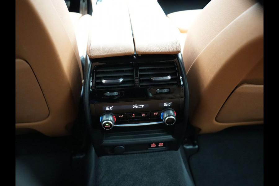 BMW 5 Serie Touring 530e M-Sport Plug In Hybrid PHEV |  Trekhaak af Fabriek | Laser LED | Carplay | Camera | Head Up | Electrische Lederen Sportstoelen | Stoel Verwarming | Sfeerverlichting |