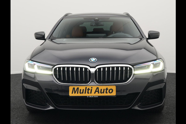 BMW 5 Serie Touring 530e M-Sport Plug In Hybrid PHEV |  Trekhaak af Fabriek | Laser LED | Carplay | Camera | Head Up | Electrische Lederen Sportstoelen | Stoel Verwarming | Sfeerverlichting |