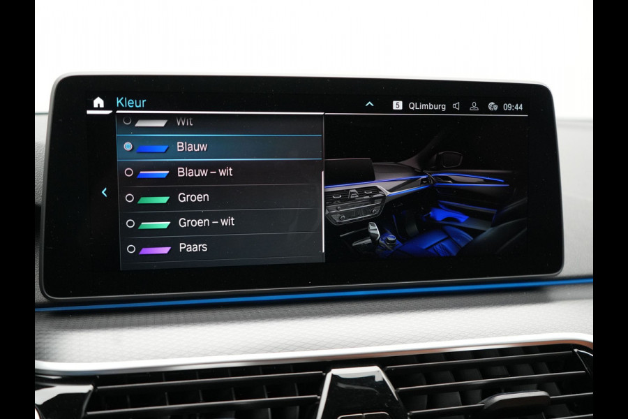 BMW 5 Serie Touring 530e M-Sport Plug In Hybrid PHEV |  Trekhaak af Fabriek | Laser LED | Carplay | Camera | Head Up | Electrische Lederen Sportstoelen | Stoel Verwarming | Sfeerverlichting |
