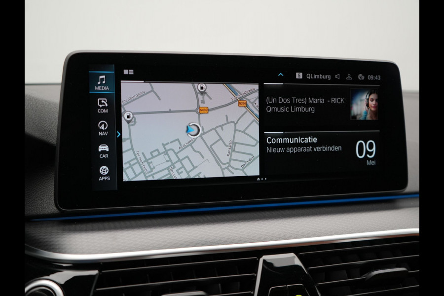 BMW 5 Serie Touring 530e M-Sport Plug In Hybrid PHEV |  Trekhaak af Fabriek | Laser LED | Carplay | Camera | Head Up | Electrische Lederen Sportstoelen | Stoel Verwarming | Sfeerverlichting |