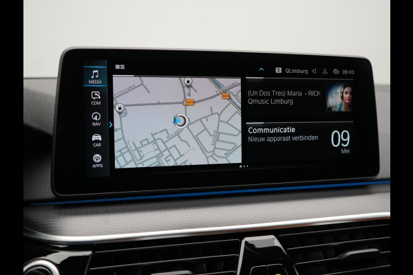 BMW 5 Serie Touring 530e M-Sport Plug In Hybrid PHEV |  Trekhaak af Fabriek | Laser LED | Carplay | Camera | Head Up | Electrische Lederen Sportstoelen | Stoel Verwarming | Sfeerverlichting |