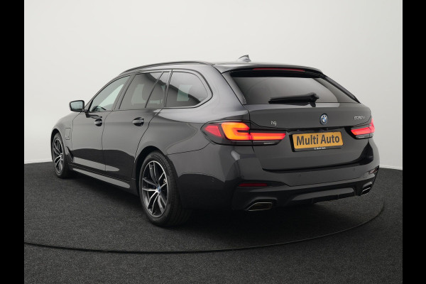BMW 5 Serie Touring 530e M-Sport Plug In Hybrid PHEV |  Trekhaak af Fabriek | Laser LED | Carplay | Camera | Head Up | Electrische Lederen Sportstoelen | Stoel Verwarming | Sfeerverlichting |