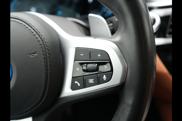 BMW 5 Serie Touring 530e M-Sport Plug In Hybrid PHEV |  Trekhaak af Fabriek | Laser LED | Carplay | Camera | Head Up | Electrische Lederen Sportstoelen | Stoel Verwarming | Sfeerverlichting |