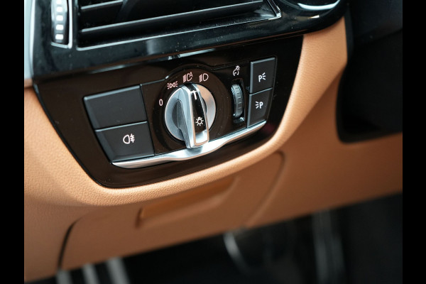 BMW 5 Serie Touring 530e M-Sport Plug In Hybrid PHEV |  Trekhaak af Fabriek | Laser LED | Carplay | Camera | Head Up | Electrische Lederen Sportstoelen | Stoel Verwarming | Sfeerverlichting |