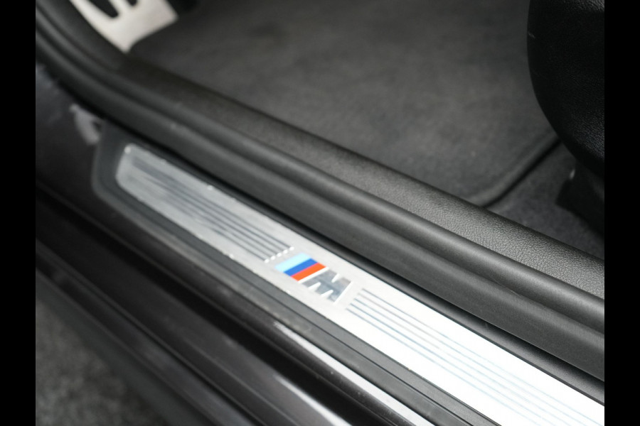 BMW 5 Serie Touring 530e M-Sport Plug In Hybrid PHEV |  Trekhaak af Fabriek | Laser LED | Carplay | Camera | Head Up | Electrische Lederen Sportstoelen | Stoel Verwarming | Sfeerverlichting |