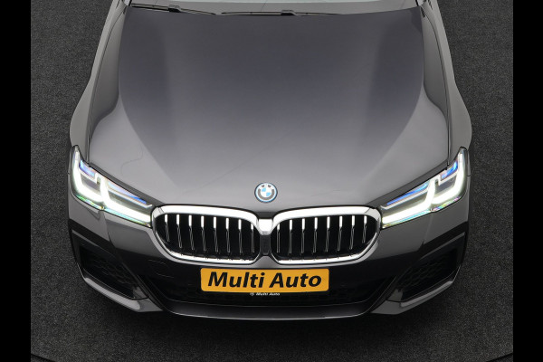 BMW 5 Serie Touring 530e M-Sport Plug In Hybrid PHEV |  Trekhaak af Fabriek | Laser LED | Carplay | Camera | Head Up | Electrische Lederen Sportstoelen | Stoel Verwarming | Sfeerverlichting |