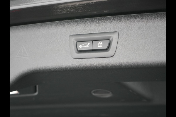 BMW 5 Serie Touring 530e M-Sport Plug In Hybrid PHEV |  Trekhaak af Fabriek | Laser LED | Carplay | Camera | Head Up | Electrische Lederen Sportstoelen | Stoel Verwarming | Sfeerverlichting |