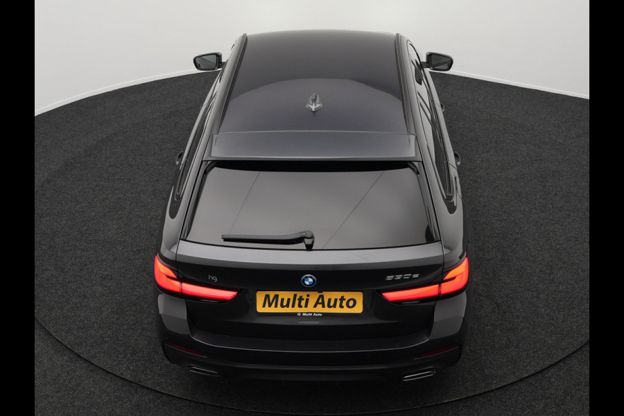 BMW 5 Serie Touring 530e M-Sport Plug In Hybrid PHEV |  Trekhaak af Fabriek | Laser LED | Carplay | Camera | Head Up | Electrische Lederen Sportstoelen | Stoel Verwarming | Sfeerverlichting |