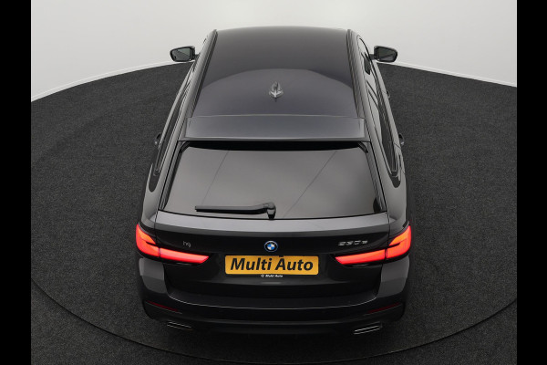 BMW 5 Serie Touring 530e M-Sport Plug In Hybrid PHEV |  Trekhaak af Fabriek | Laser LED | Carplay | Camera | Head Up | Electrische Lederen Sportstoelen | Stoel Verwarming | Sfeerverlichting |