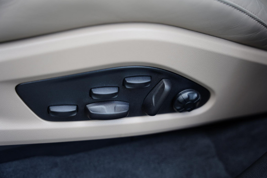 Porsche Macan 4 Voll. Beige 22 Inch Luchtvering Bijrijderdisplay