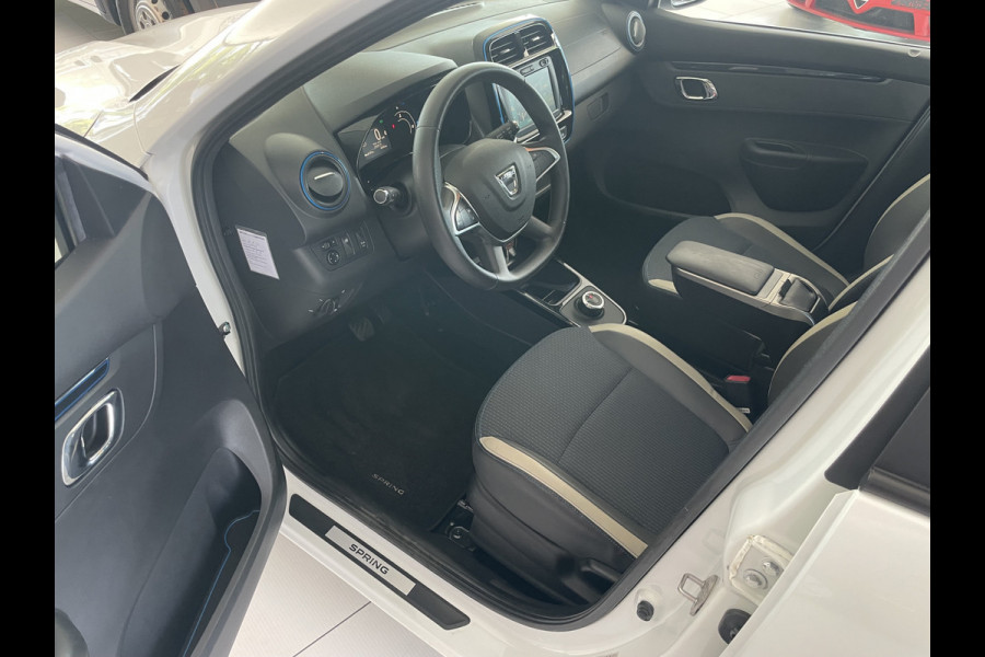 Dacia Spring Comfort Plus (Orange Pack) 27 kWh Mistlampen - Achteruitrijcamera - Airco - Navigatie - Cruise control - Parkeersensoren achter - Dakrails