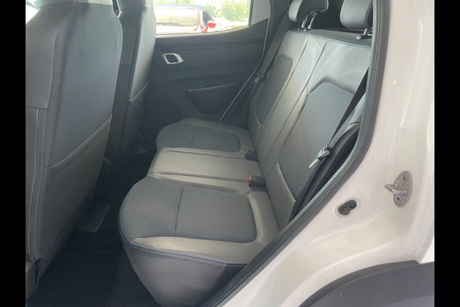 Dacia Spring Comfort Plus (Orange Pack) 27 kWh Mistlampen - Achteruitrijcamera - Airco - Navigatie - Cruise control - Parkeersensoren achter - Dakrails
