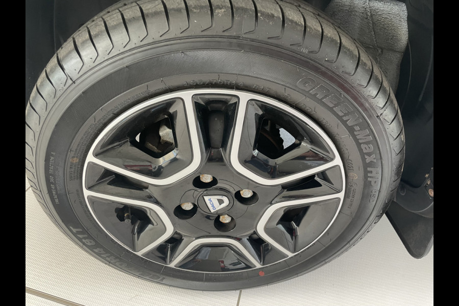 Dacia Spring Comfort Plus (Orange Pack) 27 kWh Mistlampen - Achteruitrijcamera - Airco - Navigatie - Cruise control - Parkeersensoren achter - Dakrails