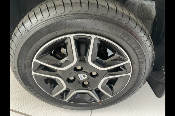 Dacia Spring Comfort Plus (Orange Pack) 27 kWh Mistlampen - Achteruitrijcamera - Airco - Navigatie - Cruise control - Parkeersensoren achter - Dakrails