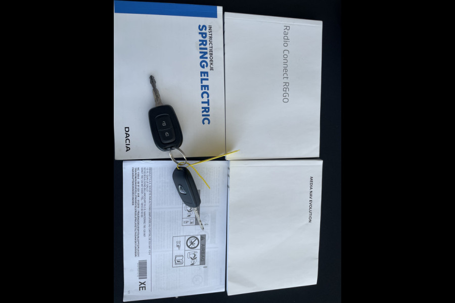 Dacia Spring Comfort Plus (Orange Pack) 27 kWh Mistlampen - Achteruitrijcamera - Airco - Navigatie - Cruise control - Parkeersensoren achter - Dakrails