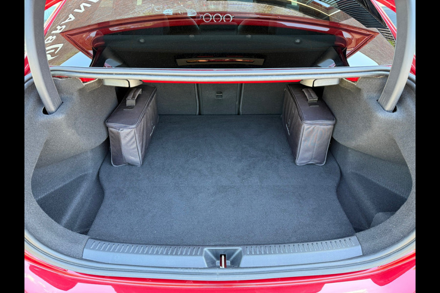 Mercedes-Benz A-Klasse 250 e AMG Line - Automaat - Navi - Schuif/Panodak - Leder - Widescreen