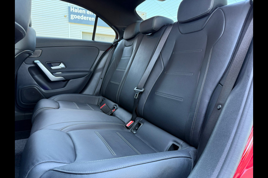 Mercedes-Benz A-Klasse 250 e AMG Line - Automaat - Navi - Schuif/Panodak - Leder - Widescreen
