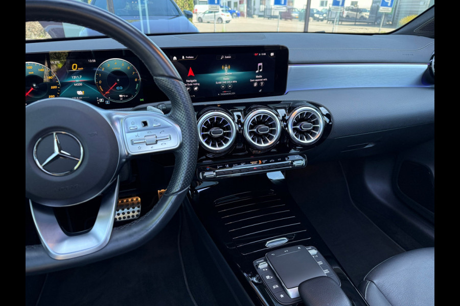 Mercedes-Benz A-Klasse 250 e AMG Line - Automaat - Navi - Schuif/Panodak - Leder - Widescreen