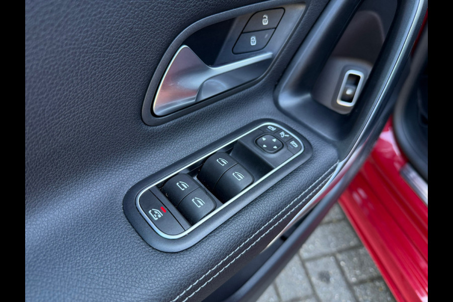 Mercedes-Benz A-Klasse 250 e AMG Line - Automaat - Navi - Schuif/Panodak - Leder - Widescreen