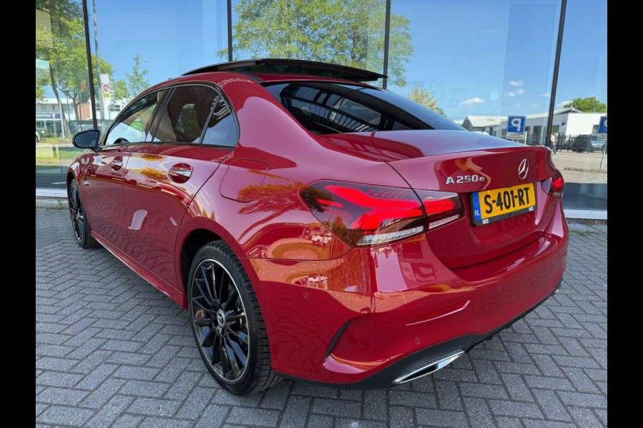 Mercedes-Benz A-Klasse 250 e AMG Line - Automaat - Navi - Schuif/Panodak - Leder - Widescreen