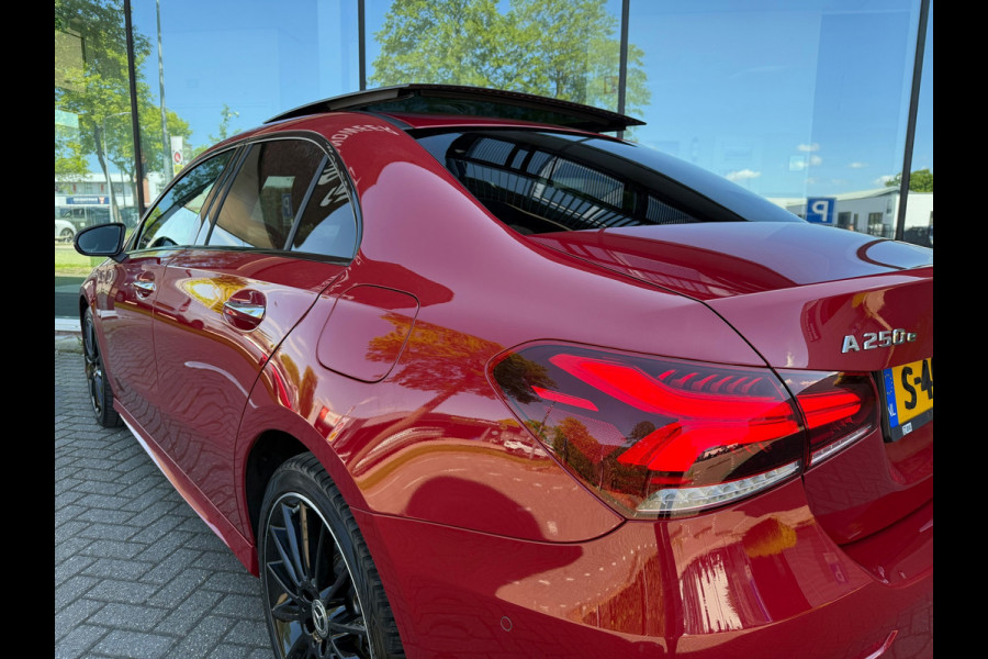 Mercedes-Benz A-Klasse 250 e AMG Line - Automaat - Navi - Schuif/Panodak - Leder - Widescreen