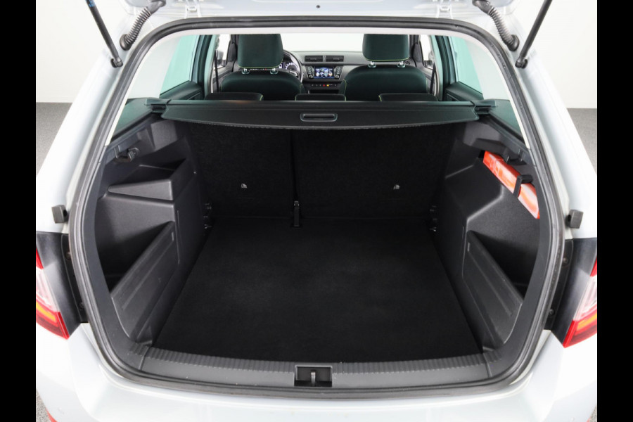 Škoda Fabia Combi 1.0 Business Edition 75 pk | Navigatie | Parkeersensoren achter | Autom. airco | Stoelverwarming | Apple Carplay/Android Auto |