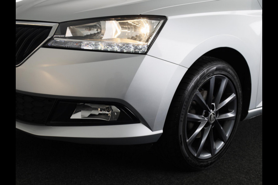 Škoda Fabia Combi 1.0 Business Edition 75 pk | Navigatie | Parkeersensoren achter | Autom. airco | Stoelverwarming | Apple Carplay/Android Auto |