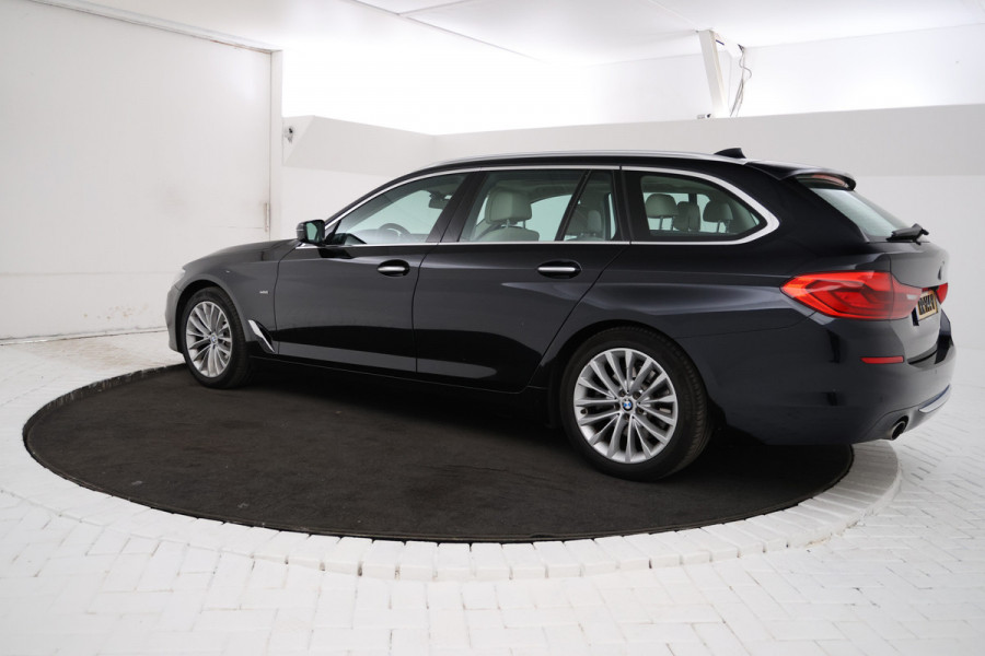 BMW 5 Serie Touring 530i xDrive High Executive Cruise Control, Navigatie, LEER, Panoramadak, xDrive
