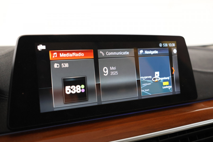 BMW 5 Serie Touring 530i xDrive High Executive Cruise Control, Navigatie, LEER, Panoramadak, xDrive