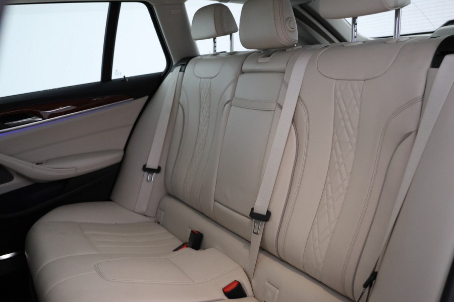 BMW 5 Serie Touring 530i xDrive High Executive Cruise Control, Navigatie, LEER, Panoramadak, xDrive