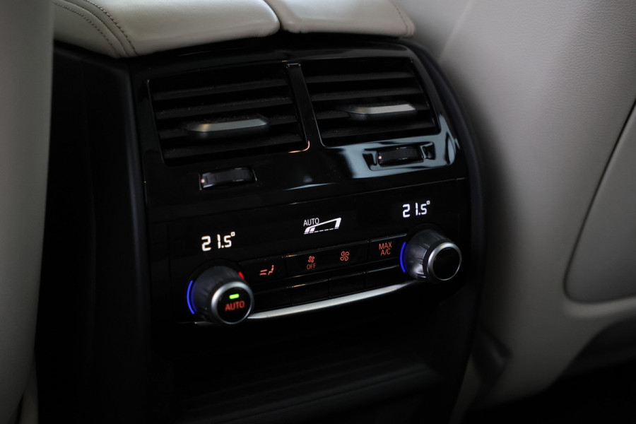 BMW 5 Serie Touring 530i xDrive High Executive Cruise Control, Navigatie, LEER, Panoramadak, xDrive