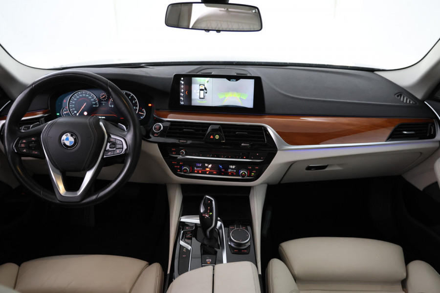 BMW 5 Serie Touring 530i xDrive High Executive Cruise Control, Navigatie, LEER, Panoramadak, xDrive