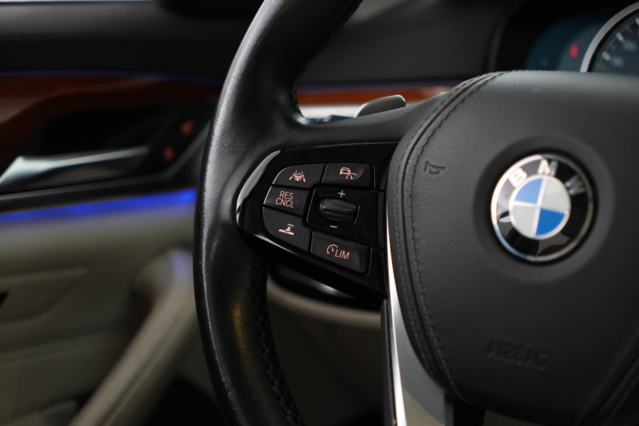 BMW 5 Serie Touring 530i xDrive High Executive Cruise Control, Navigatie, LEER, Panoramadak, xDrive