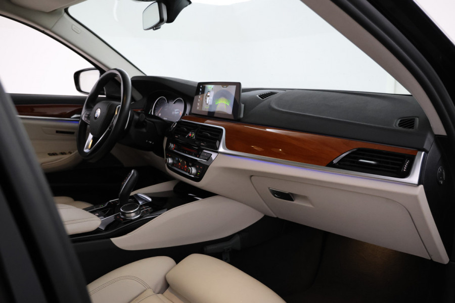 BMW 5 Serie Touring 530i xDrive High Executive Cruise Control, Navigatie, LEER, Panoramadak, xDrive