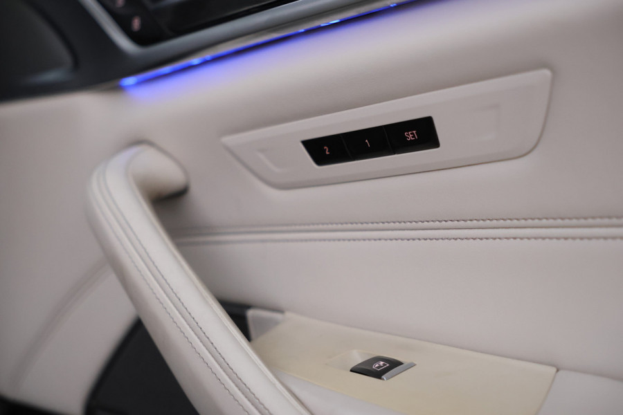 BMW 5 Serie Touring 530i xDrive High Executive Cruise Control, Navigatie, LEER, Panoramadak, xDrive