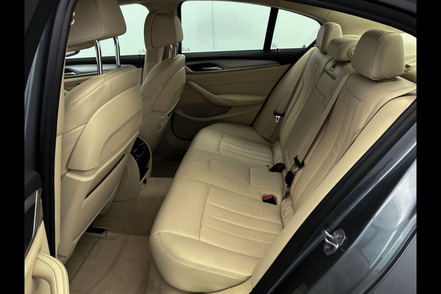 BMW 5 Serie 530i High Executive (COMFORT ZETELS, NAVIGATIE, STOELVERWARMING, DEALER ONDERHOUDEN)