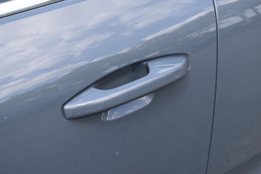 Volvo XC40 T5 262PK Plug-in hybrid Ultimate Bright | H&K | Blis | ACC | Trekhaak | Panoramadak | Stoel-Stuur verwarming