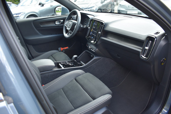 Volvo XC40 T5 262PK Plug-in hybrid Ultimate Bright | H&K | Blis | ACC | Trekhaak | Panoramadak | Stoel-Stuur verwarming