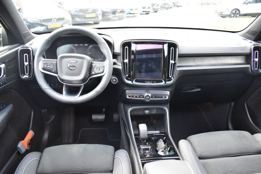 Volvo XC40 T5 262PK Plug-in hybrid Ultimate Bright | H&K | Blis | ACC | Trekhaak | Panoramadak | Stoel-Stuur verwarming