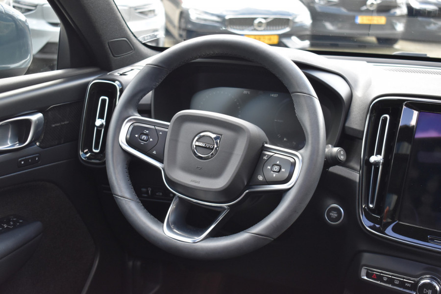 Volvo XC40 T5 262PK Plug-in hybrid Ultimate Bright | H&K | Blis | ACC | Trekhaak | Panoramadak | Stoel-Stuur verwarming