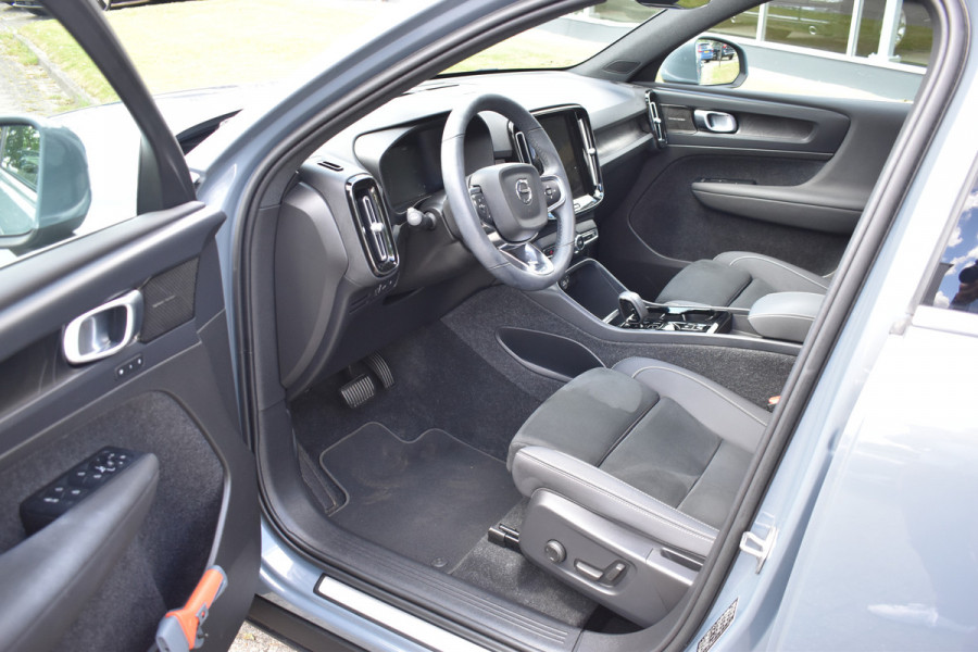 Volvo XC40 T5 262PK Plug-in hybrid Ultimate Bright | H&K | Blis | ACC | Trekhaak | Panoramadak | Stoel-Stuur verwarming