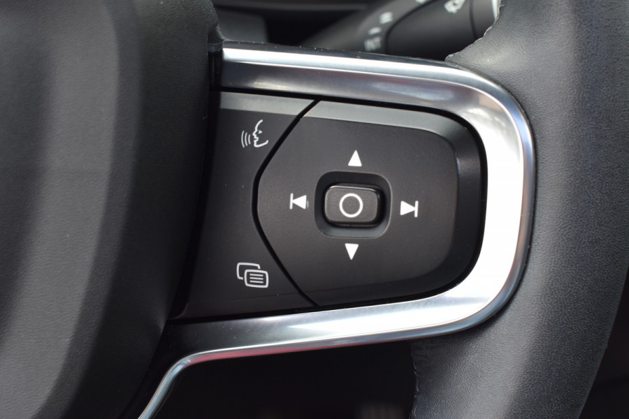 Volvo XC40 T5 262PK Plug-in hybrid Ultimate Bright | H&K | Blis | ACC | Trekhaak | Panoramadak | Stoel-Stuur verwarming