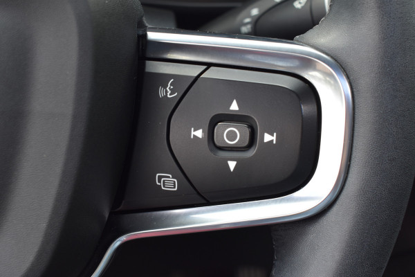 Volvo XC40 T5 262PK Plug-in hybrid Ultimate Bright | H&K | Blis | ACC | Trekhaak | Panoramadak | Stoel-Stuur verwarming