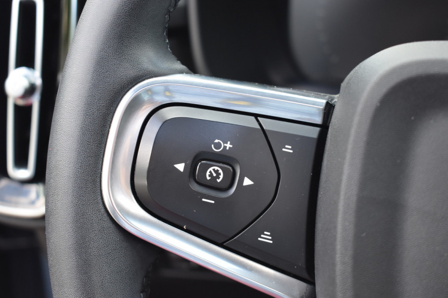 Volvo XC40 T5 262PK Plug-in hybrid Ultimate Bright | H&K | Blis | ACC | Trekhaak | Panoramadak | Stoel-Stuur verwarming