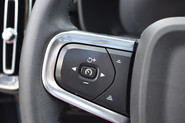 Volvo XC40 T5 262PK Plug-in hybrid Ultimate Bright | H&K | Blis | ACC | Trekhaak | Panoramadak | Stoel-Stuur verwarming