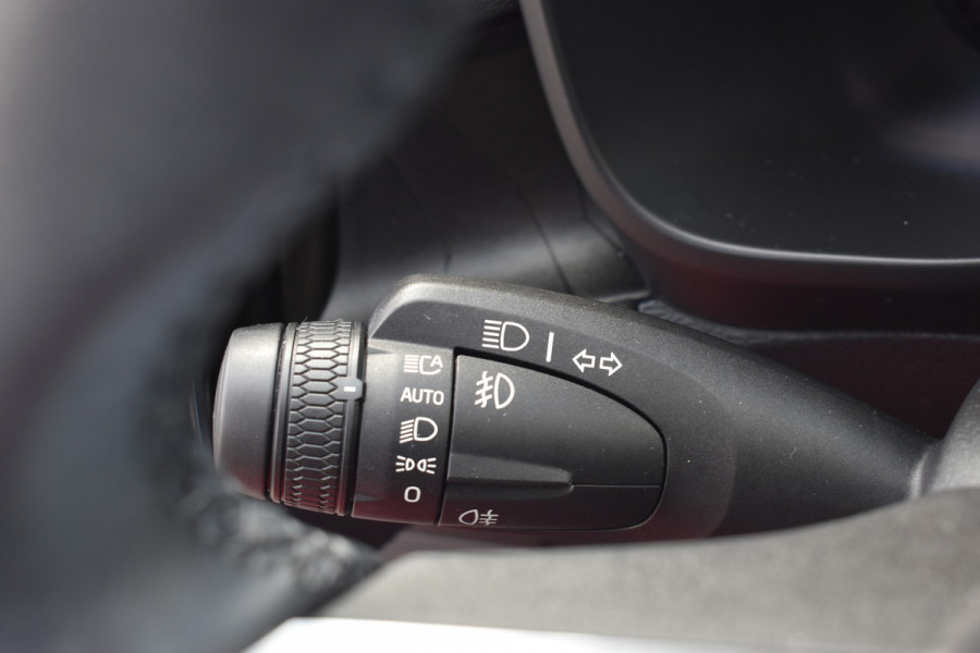 Volvo XC40 T5 262PK Plug-in hybrid Ultimate Bright | H&K | Blis | ACC | Trekhaak | Panoramadak | Stoel-Stuur verwarming