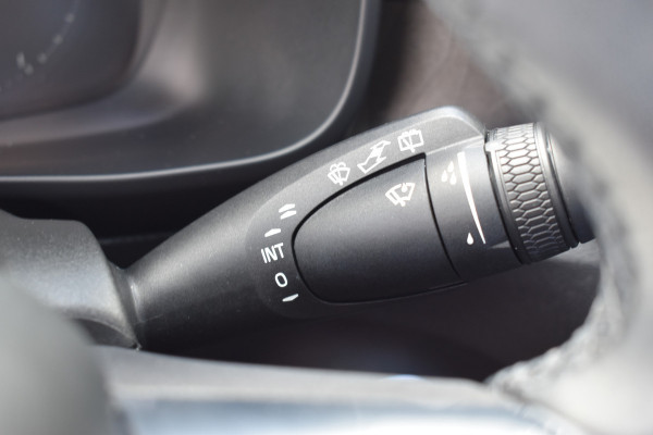 Volvo XC40 T5 262PK Plug-in hybrid Ultimate Bright | H&K | Blis | ACC | Trekhaak | Panoramadak | Stoel-Stuur verwarming