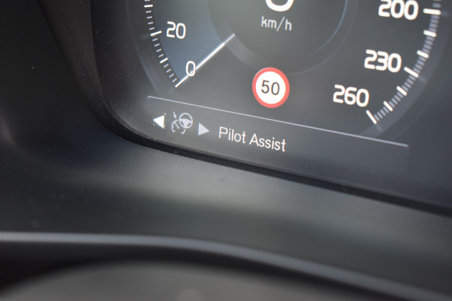 Volvo XC40 T5 262PK Plug-in hybrid Ultimate Bright | H&K | Blis | ACC | Trekhaak | Panoramadak | Stoel-Stuur verwarming