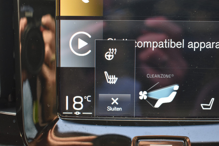 Volvo XC40 T5 262PK Plug-in hybrid Ultimate Bright | H&K | Blis | ACC | Trekhaak | Panoramadak | Stoel-Stuur verwarming