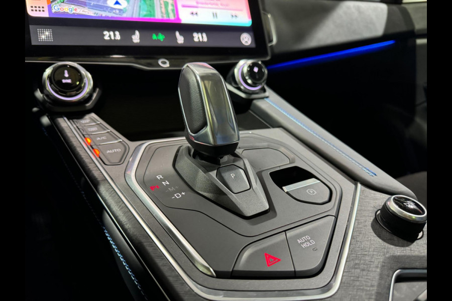 Lynk & Co 01 1.5 MILD Hybride PANO/CAMERA/AUTO-PILOT/MEMORY/APPLE-CARPLAY